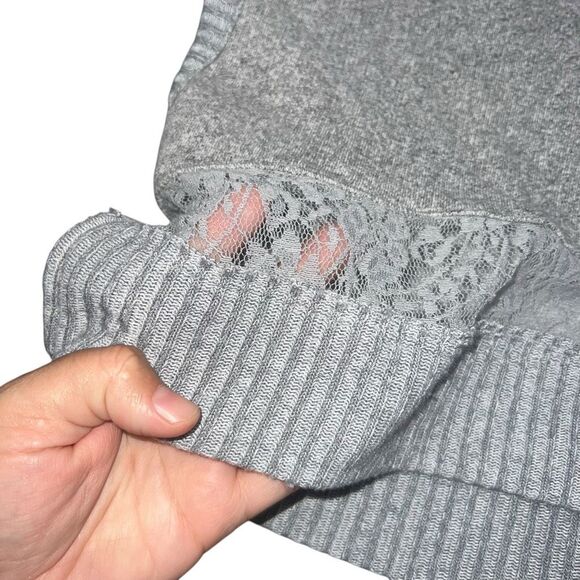 Maurices Grey Heathered Lace Accent Top - Size 1 - Picture 3 of 11